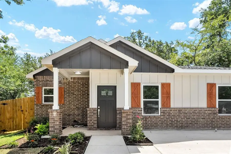 Front exterior of a new home in , Mabank, TX, highlighting curb appeal (Image 21). Front exterior of a new home in , Mabank, TX, highlighting curb appeal (Image 21).