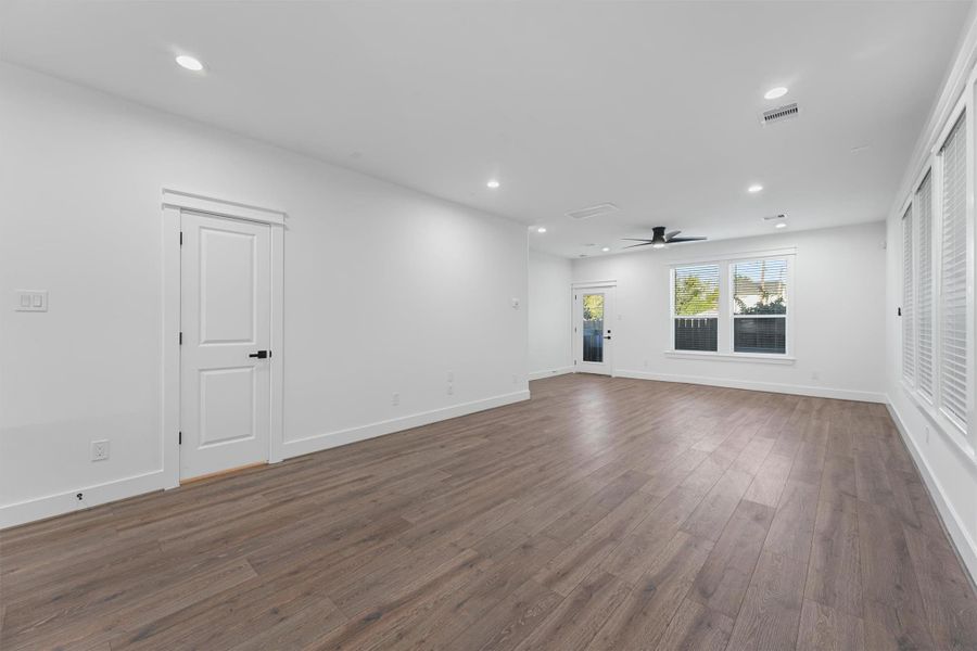 Spacious, unfurnished interior of a new home in , Houston (Image 20).