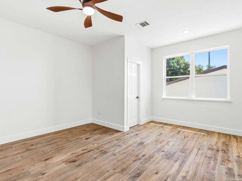 Spacious, unfurnished interior of a new home in , Terrell Hills (Image 24).