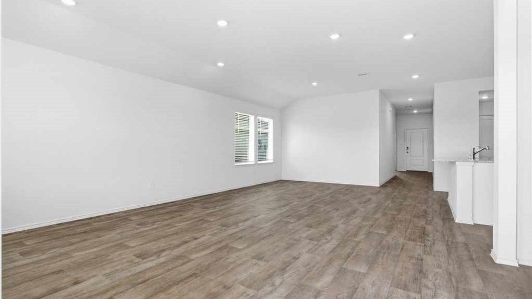 Spacious, unfurnished interior of a new home in Tamarron, Fulshear (Image 26).
