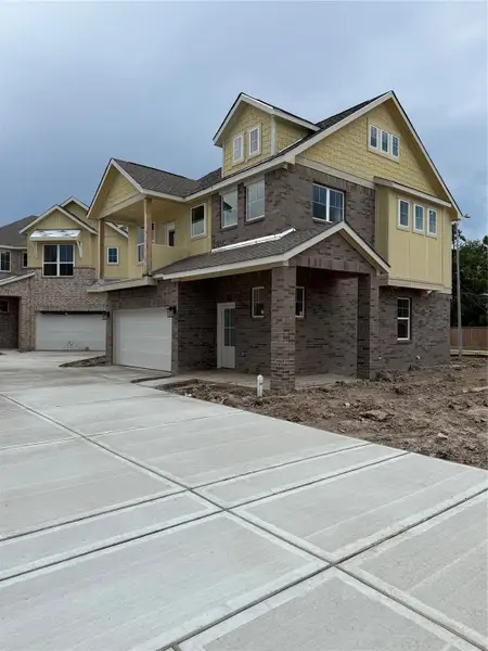 Front exterior of a home in the Balmoral community, located in Humble, TX (Image 4).
