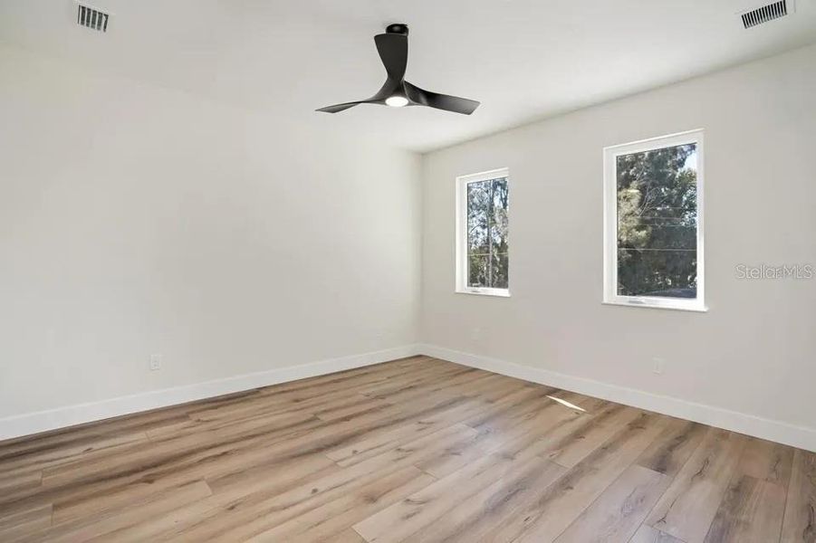 Spacious, unfurnished interior of a new home in , Sarasota (Image 70).