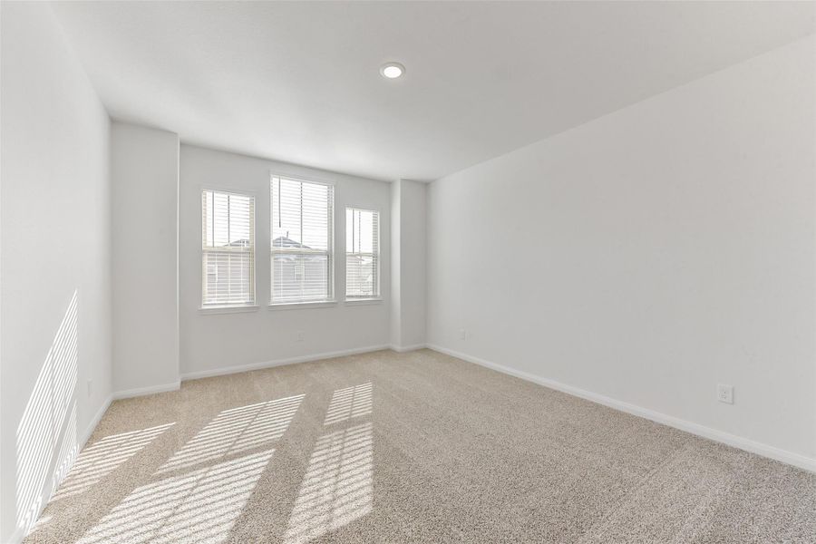 Spacious, unfurnished interior of a new home in , Houston (Image 33).