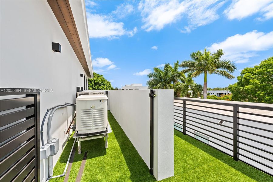 Exterior details and patio area of a home in , Fort Lauderdale (Image 40).