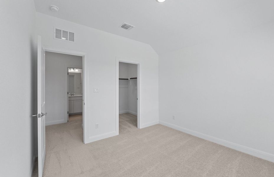 Spacious, unfurnished interior of a new home in Bluffview Reserve, Leander (Image 61).