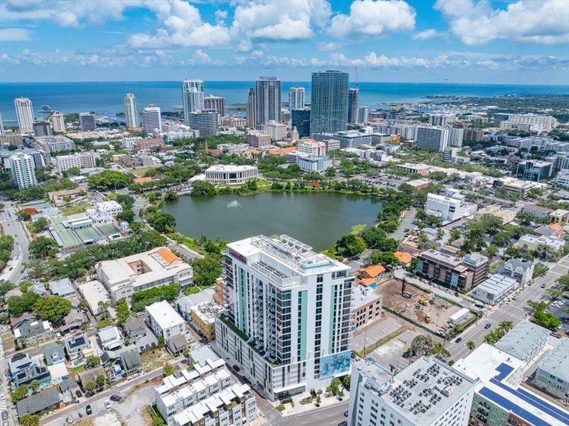 Condo located in St. Petersburg, FL showcasing its design and architecture (Image 23).