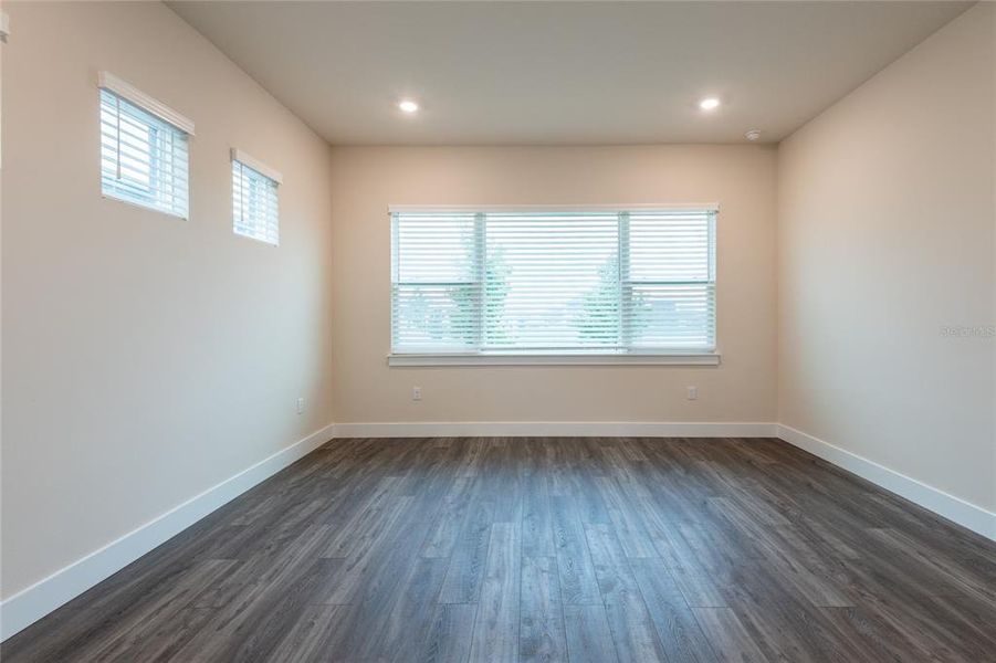 Spacious, unfurnished interior of a new home in , Wesley Chapel (Image 40).