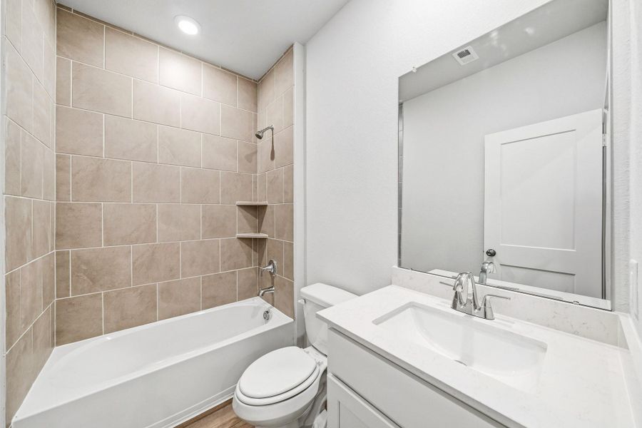 Furnished interior view inside a new home in Country Creek, Mont Belvieu (Image 7).