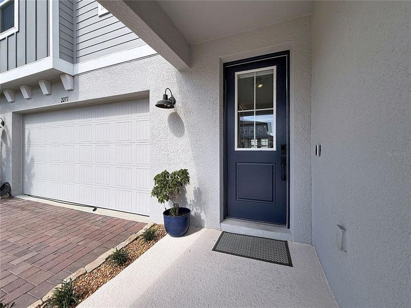 Exterior details and patio area of a home in , Minneola (Image 3).