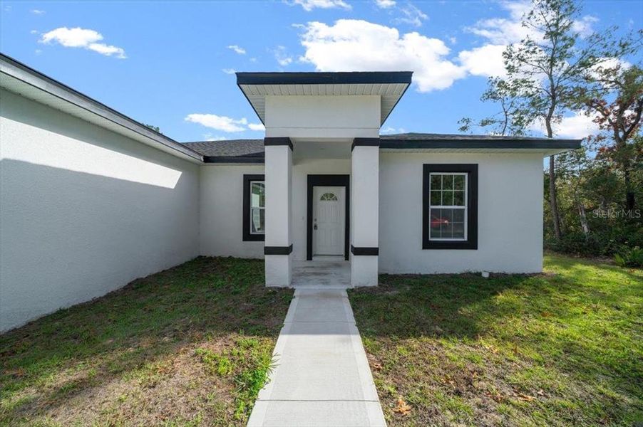 Exterior details and patio area of a home in , Ocala (Image 4).