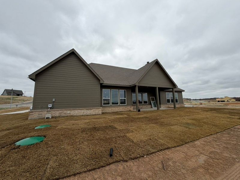 Exterior details and patio area of a home in Eagle Ridge Estates, Weatherford (Image 3).