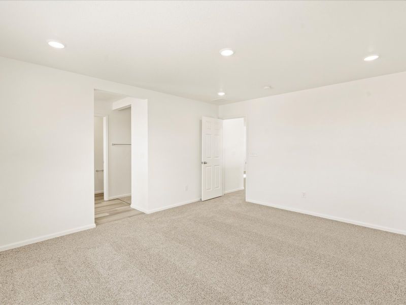 Spacious, unfurnished interior of a new home in Lorson Ranch : The Springs Collection, Colorado Springs (Image 9).