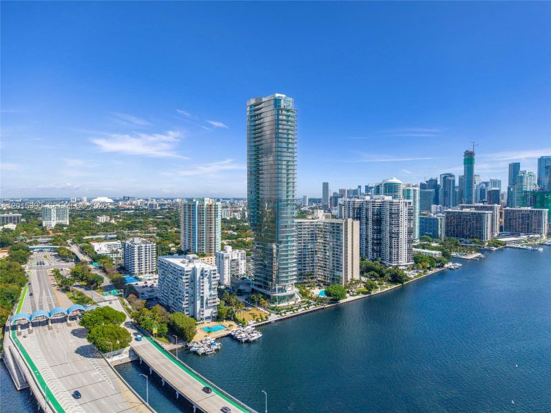 Condo located in Miami, FL showcasing its design and architecture (Image 54).