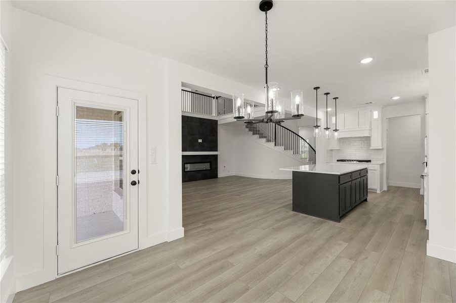 20. 9084 Eureka - Dining (2)