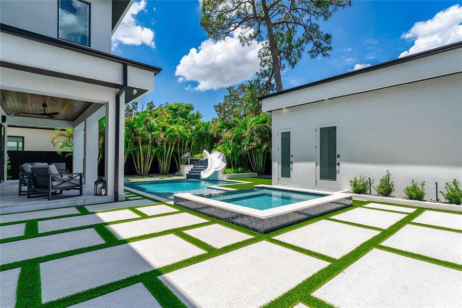 Exterior details and patio area of a home in , Tampa (Image 19).