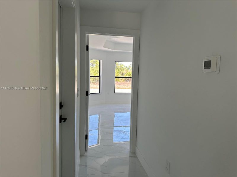 Spacious, unfurnished interior of a new home in , Lehigh Acres (Image 10).