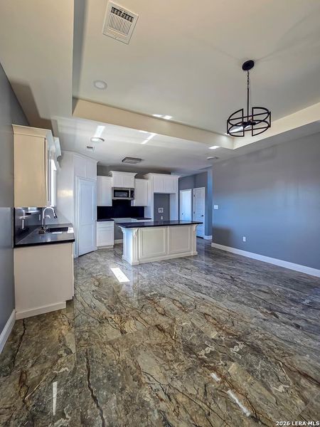 Spacious, unfurnished interior of a new home in , Eagle Pass (Image 18).