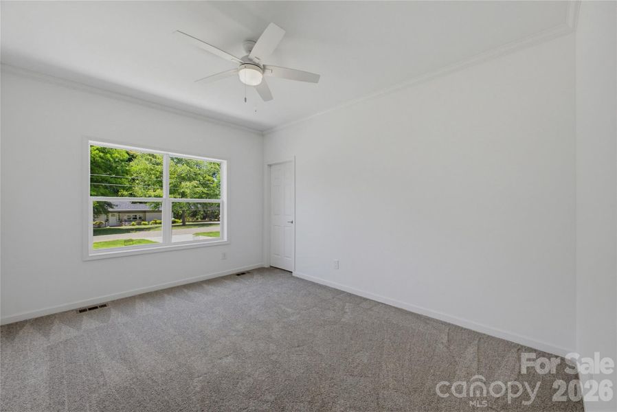 Spacious, unfurnished interior of a new home in , Newton (Image 27).