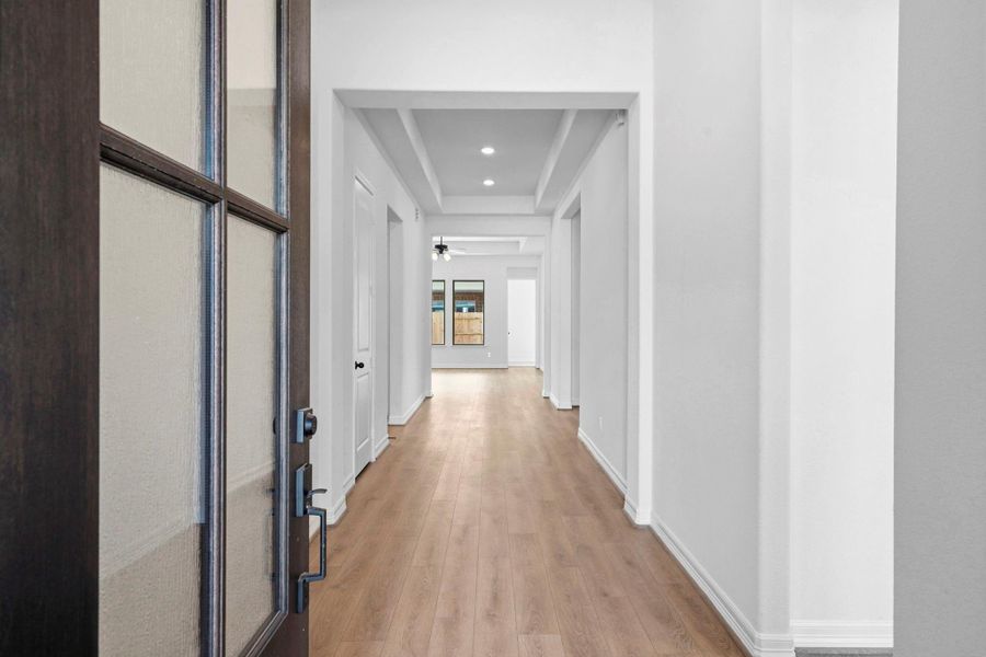 Spacious, unfurnished interior of a new home in Sunterra Lakes, Brookshire (Image 18).