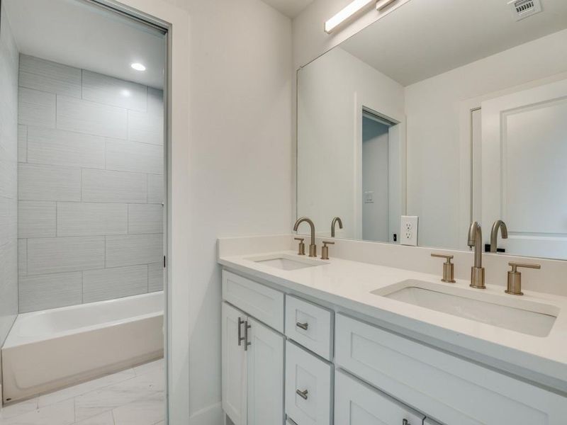 Jack n Jill Bathroom Upstairs