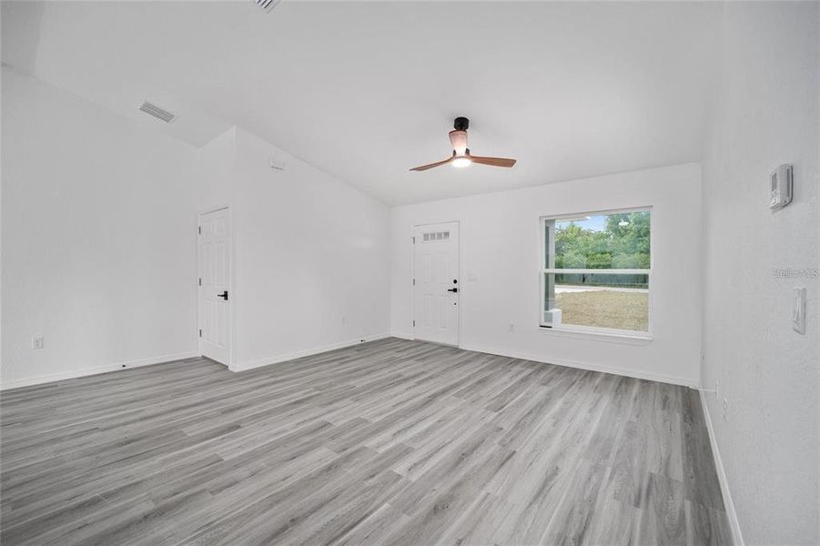 Spacious, unfurnished interior of a new home in , Ocala (Image 16).