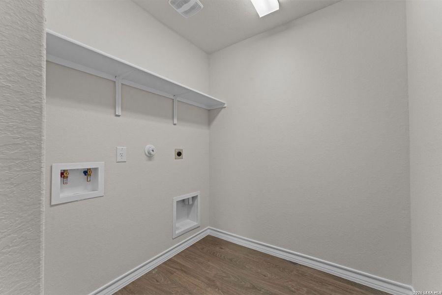 Spacious, unfurnished interior of a new home in Steele Creek, Cibolo (Image 16).