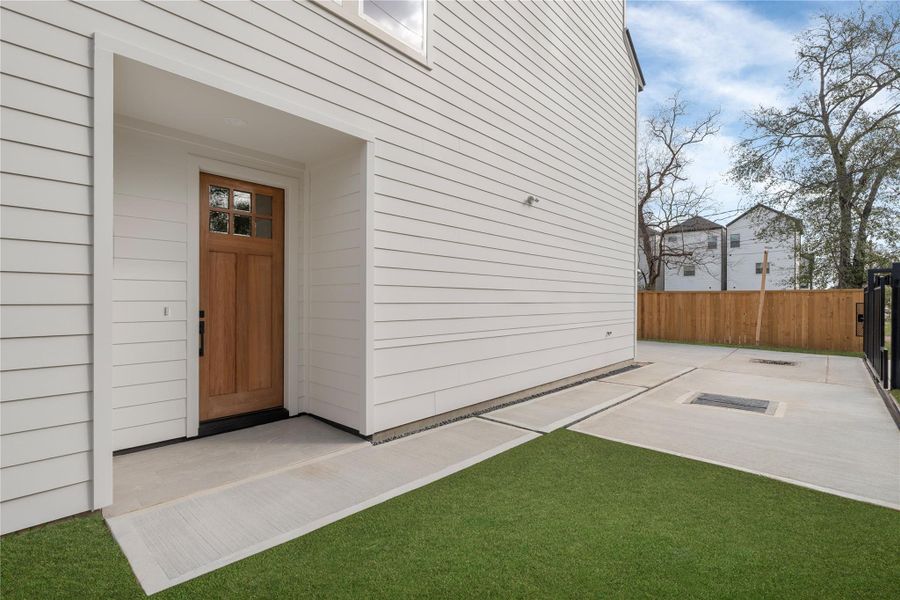 Exterior details and patio area of a home in , Houston (Image 4).