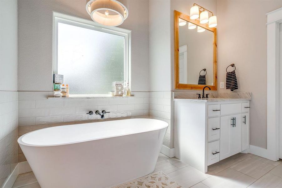 Furnished interior view inside a new home in , Weatherford (Image 23).