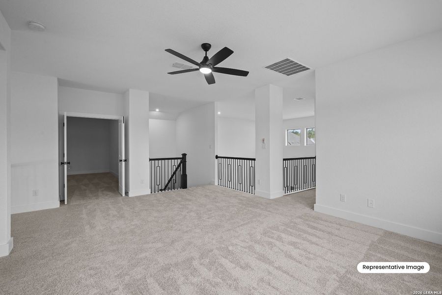 Spacious, unfurnished interior of a new home in Ladera, San Antonio (Image 5).