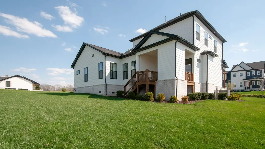 Large Backyard and Rear Exterior of Home Large Backyard and Rear Exterior of Home