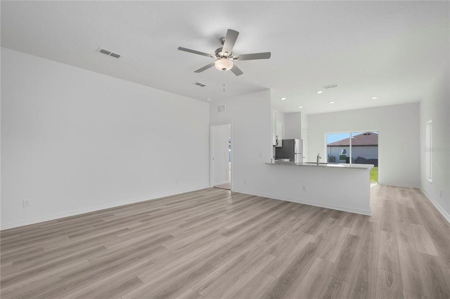Spacious, unfurnished interior of a new home in Gum Lake Preserve, Lake Alfred (Image 14).