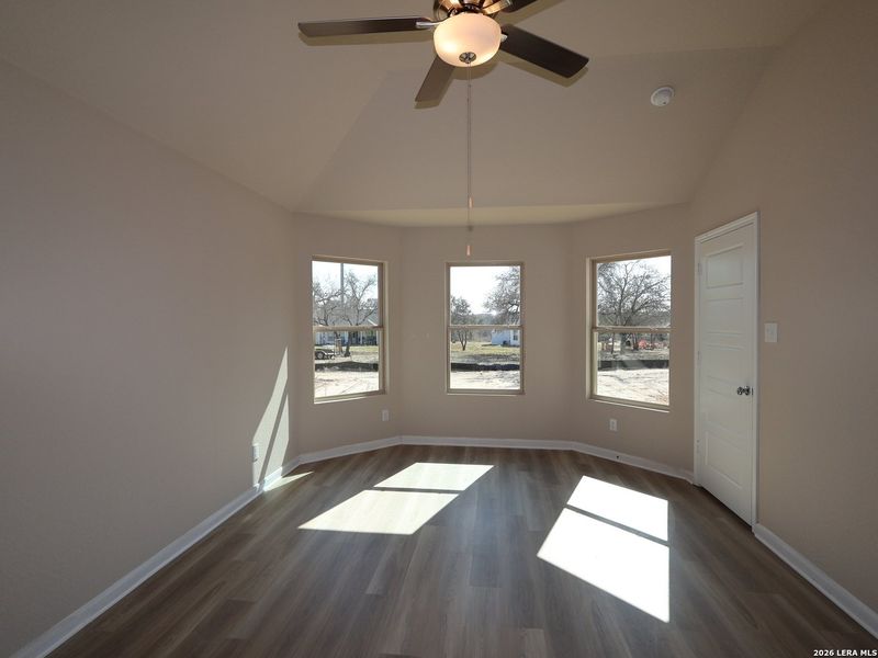 Spacious, unfurnished interior of a new home in Jordan's Ranch, San Antonio (Image 17).