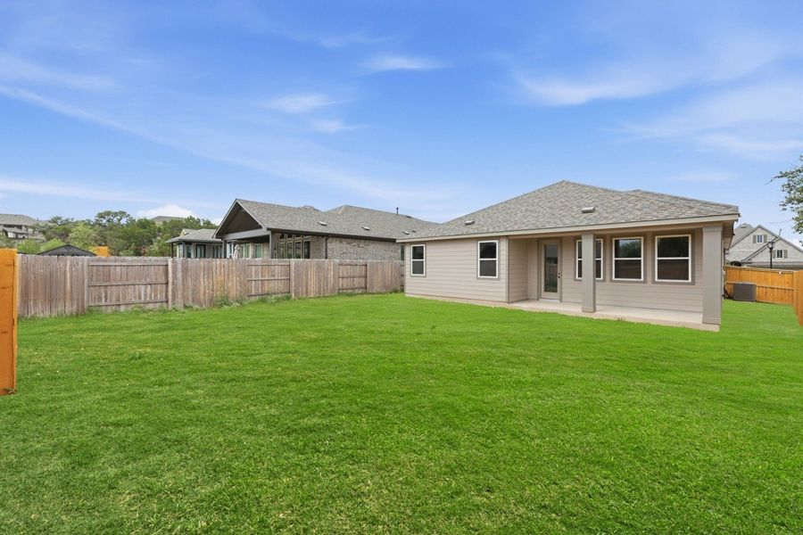 Exterior details and patio area of a home in La Cima, San Marcos (Image 3).