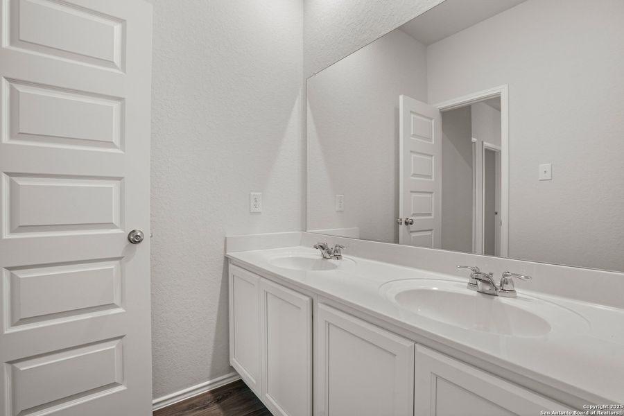 Furnished interior view inside a new home in Blue Ridge Ranch, San Antonio (Image 5). Furnished interior view inside a new home in Blue Ridge Ranch, San Antonio (Image 5).