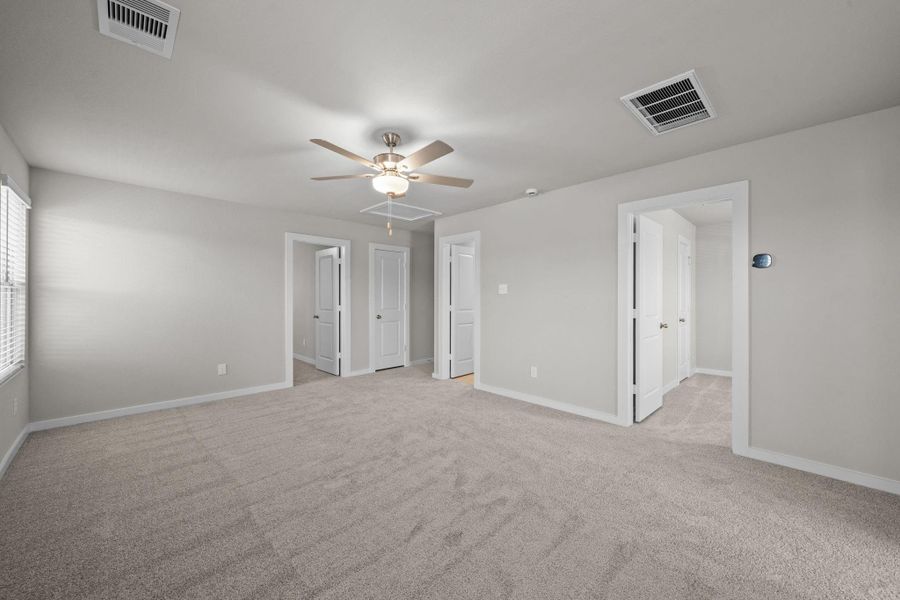 Spacious, unfurnished interior of a new home in Laurel Landing, Alvin (Image 18).