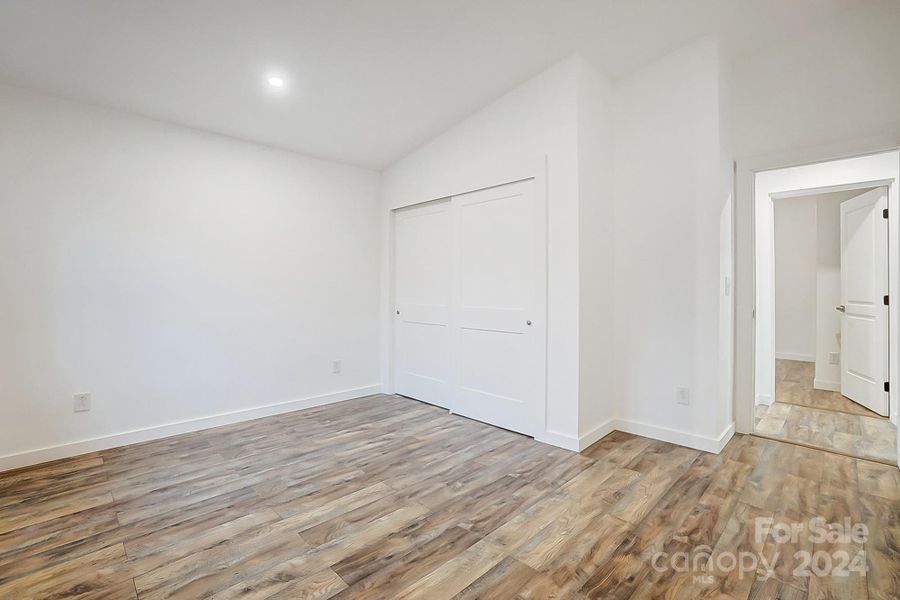 Spacious, unfurnished interior of a new home in , Shelby (Image 33).