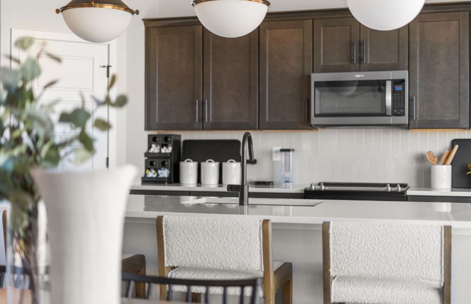 Representative interior finishes for a home built from the Sandalwood by Pulte Homes in Wolf Creek Run West, Strasburg (Image 22).