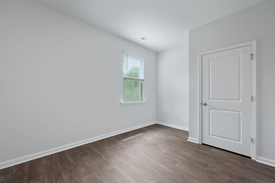 Spacious, unfurnished interior of a new home in Carolina Groves, Moncks Corner (Image 19).