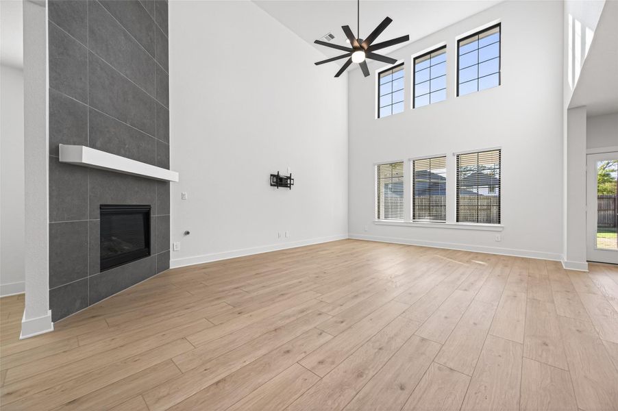 Spacious, unfurnished interior of a new home in Sorella, Tomball (Image 22).