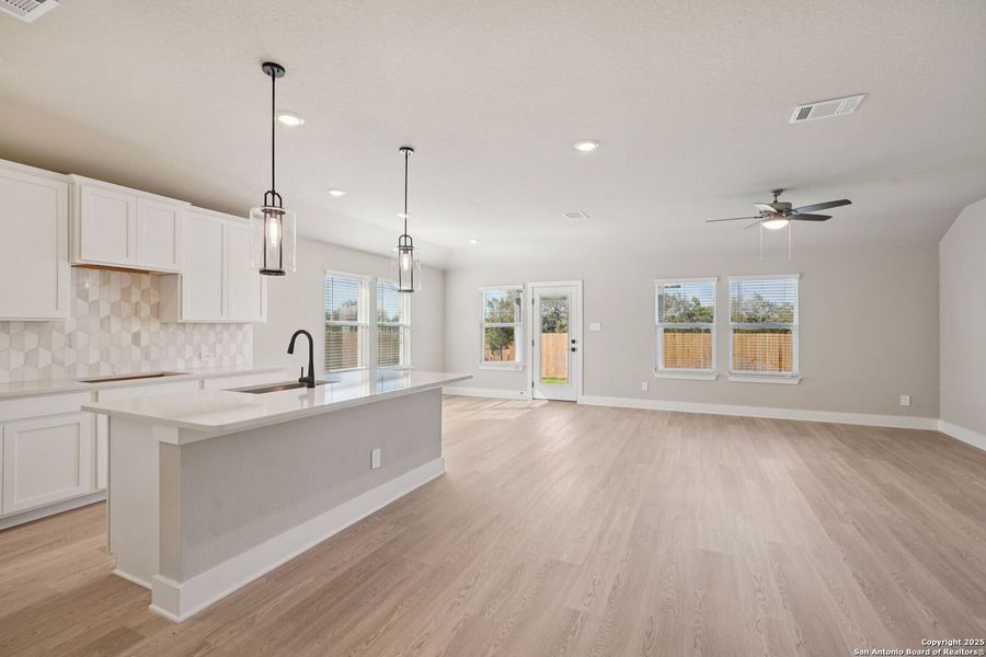 Furnished interior view inside a new home in Carmel Ranch, Schertz (Image 14). Furnished interior view inside a new home in Carmel Ranch, Schertz (Image 14).