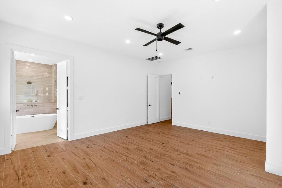 Spacious, unfurnished interior of a new home in , Splendora (Image 24).