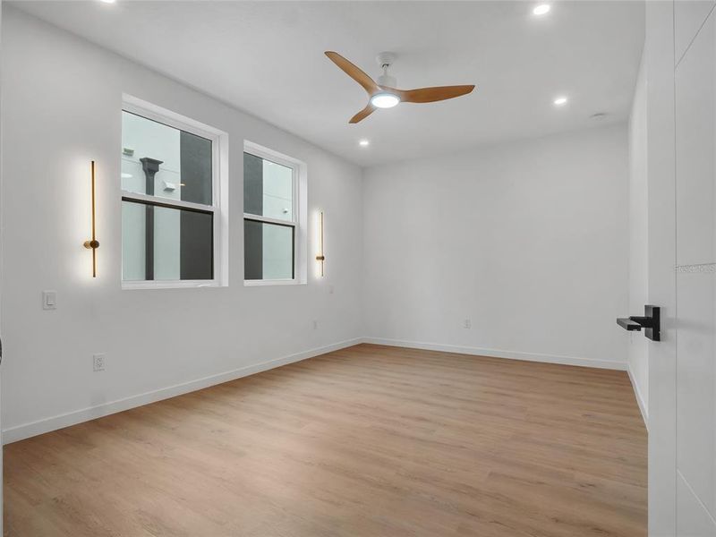 Spacious, unfurnished interior of a new home in , St. Petersburg (Image 45).