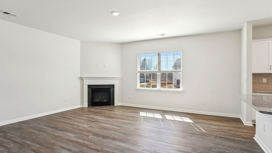 Spacious, unfurnished interior of a new home in Valleywood Farms, Waynesville (Image 14).