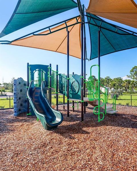 Community amenities in Island Lakes at Coco Bay: Manor Homes, Englewood (Image 18).