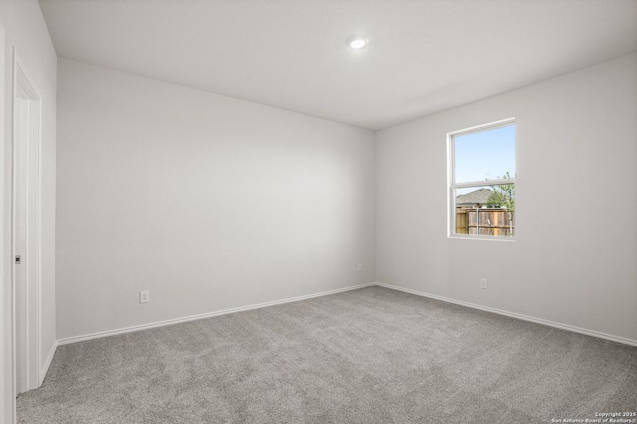 Spacious, unfurnished interior of a new home in Blue Ridge Ranch, San Antonio (Image 12). Spacious, unfurnished interior of a new home in Blue Ridge Ranch, San Antonio (Image 12).
