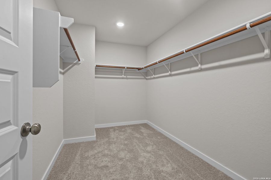 Spacious, unfurnished interior of a new home in Spring Creek, San Antonio (Image 29).