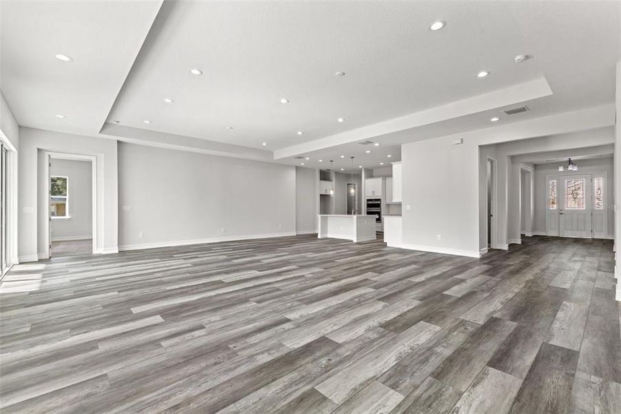 Spacious, unfurnished interior of a new home in Southern Hills Plantation, Brooksville (Image 33).