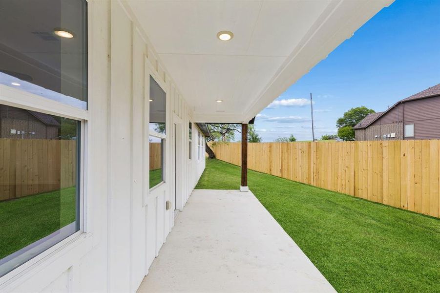 Exterior details and patio area of a home in , Runaway Bay (Image 3).
