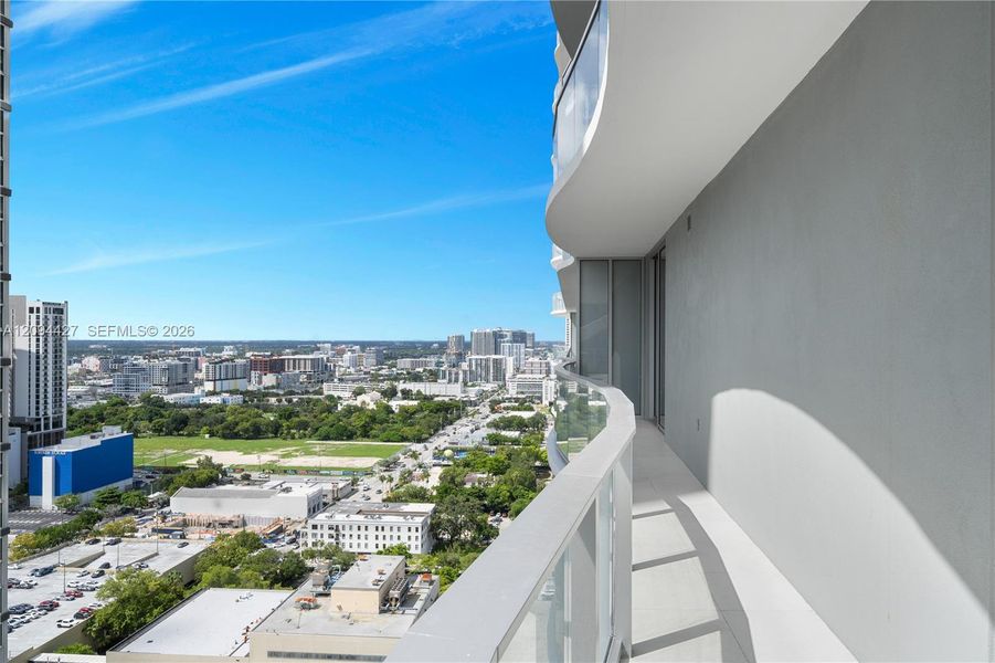 Condo located in Miami, FL showcasing its design and architecture (Image 24).