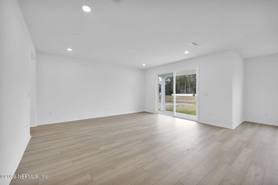 Spacious, unfurnished interior of a new home in Murray Farms, Middleburg (Image 26).